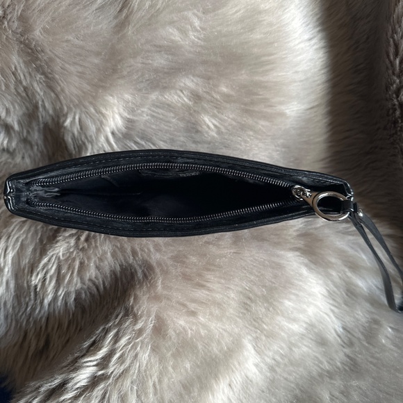 Black Wristlet Clutch H&M - Picture 2 of 4